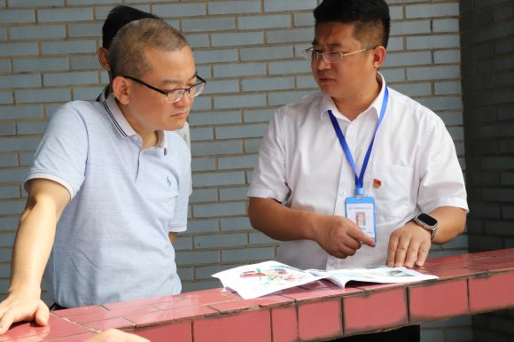 市公服集團公司黨委副書記、總經(jīng)理譚琦調(diào)研清源水務(wù)公司兩江管線安全運行情況